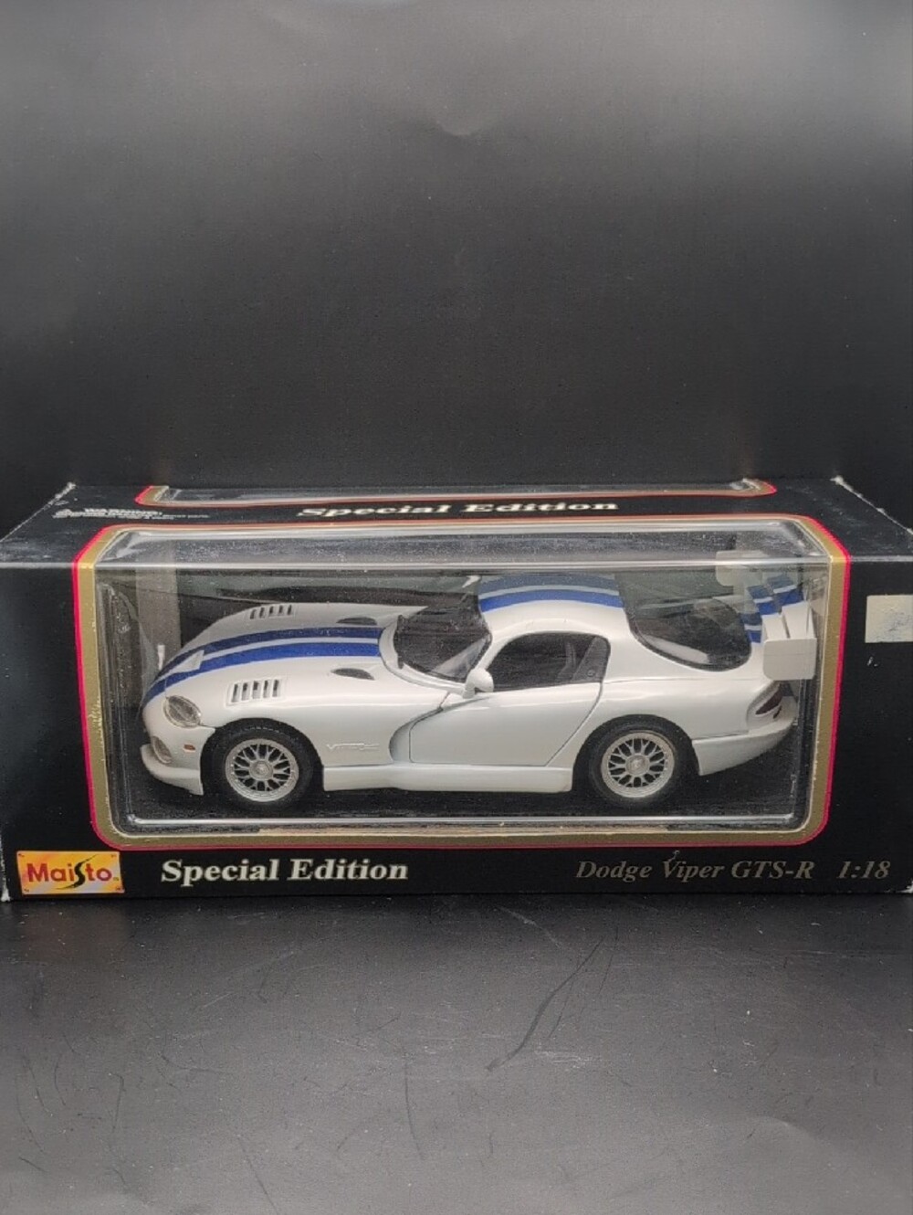 MAISTO Dodge Viper GTS-R 1997 Diecast Model White with Blue Stripes New in Box